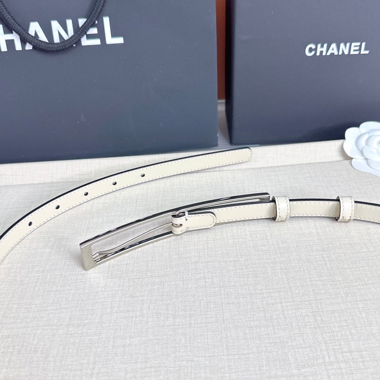 CC Métiers d’art 2026 1.5cm White Belt Leather 211432