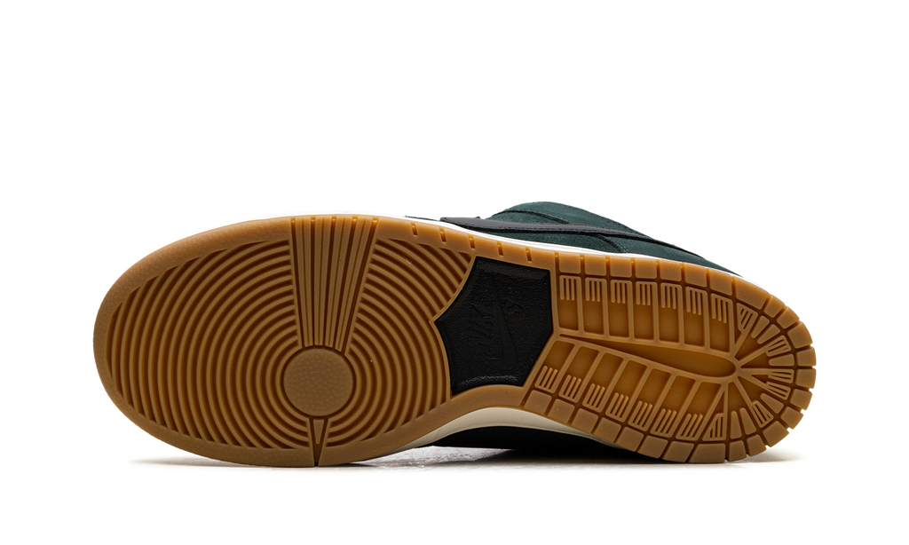 Nike SB Dunk Low Pro "Deep Fir" - Premium Skate Shoe with Zoom Air Cushioning
